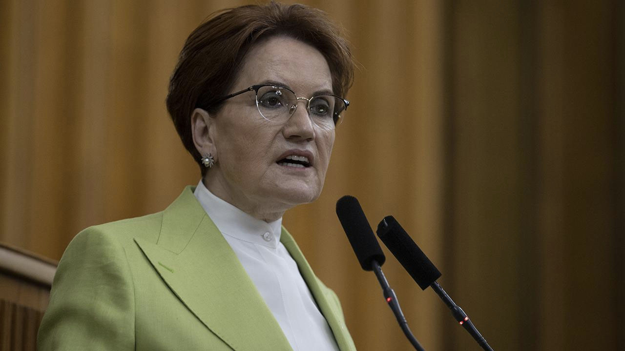 Elindeki belgeleri paylaşan Akşener: AFAD son 14 aydır yeterli malzeme alımı yapamadı