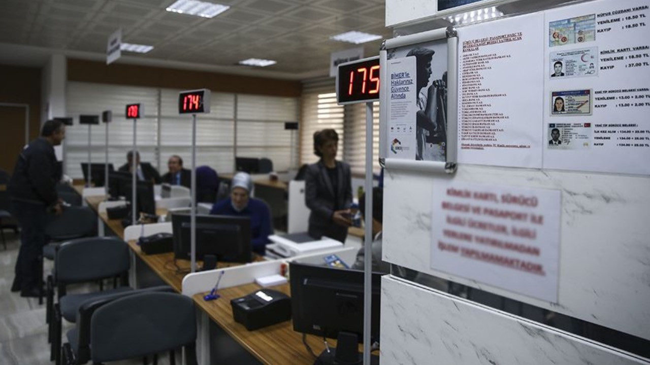 Nüfus ve Vatandaşlık İşleri Genel Müdürlüğü açıkladı: 97 bin 893 depremzedeye geçici kimlik belgesi düzenlendi