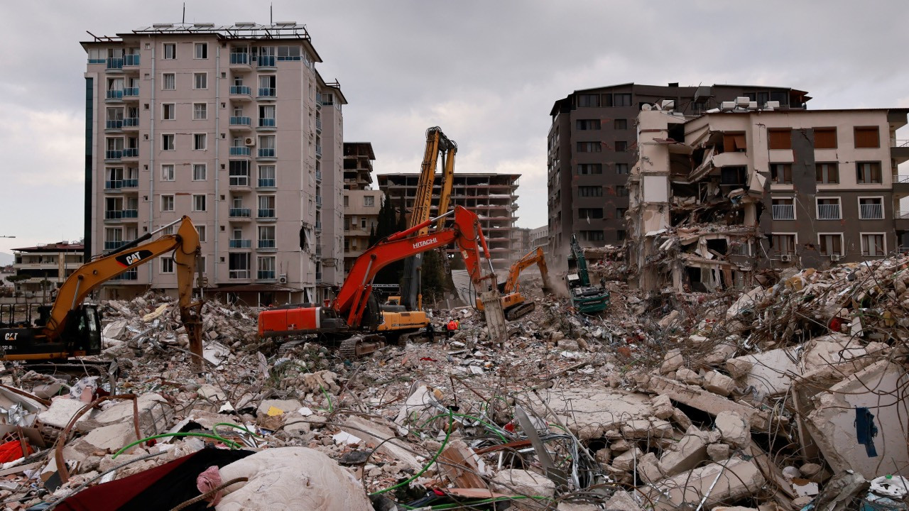 Depremlerde yıkılan binalarla ilgili 188 kişi tutuklandı