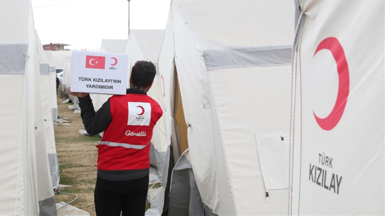 Kızılay'ın Ahbap'a çadır satmasına sosyal medyada tepki yağdı