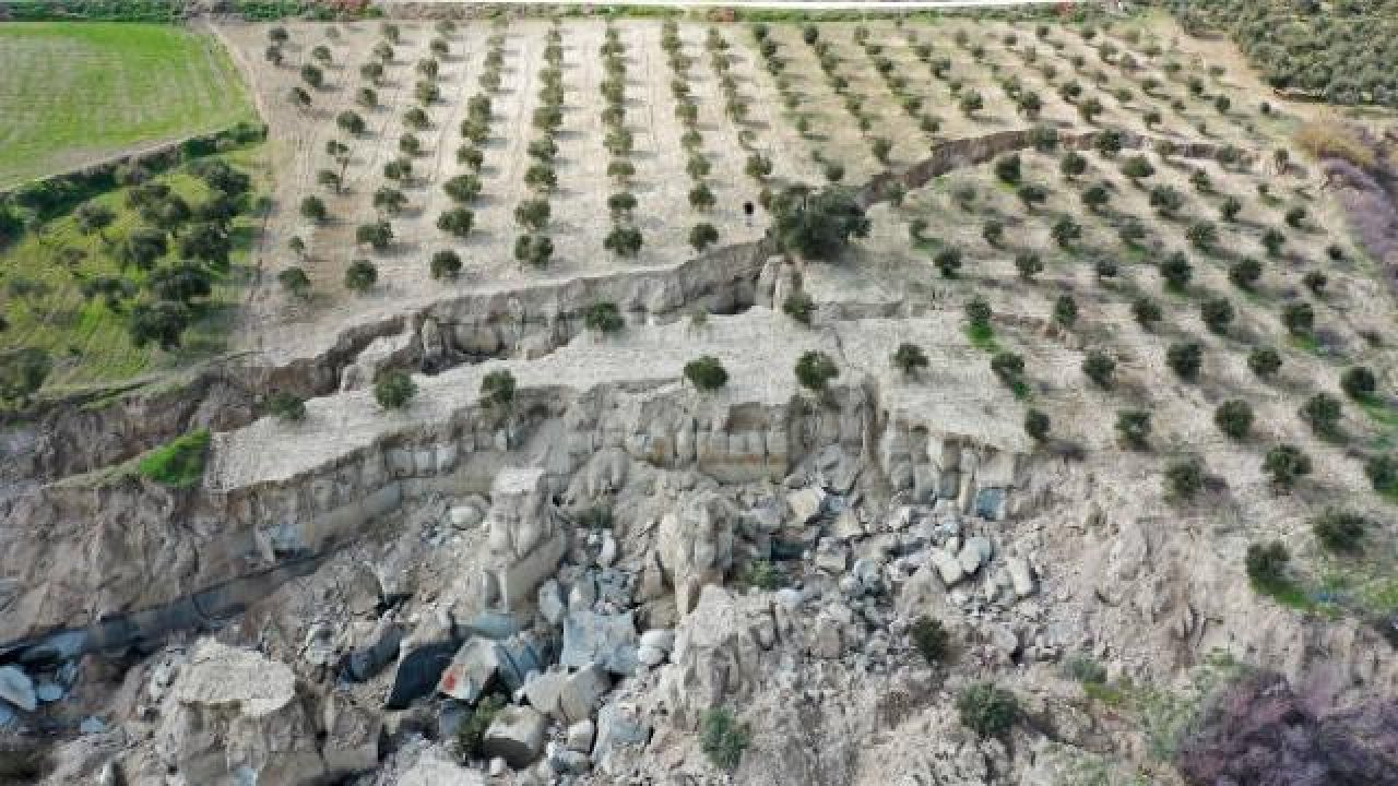 Deprem bölgesinde kilometrelerce uzunluğunda sıvılaşma tespit edildi