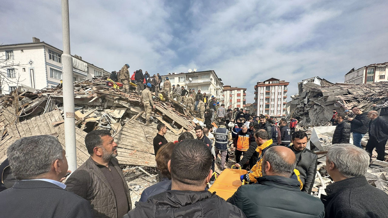 CHP’li Ağbaba: Malatya'da yeni binalar çöktü