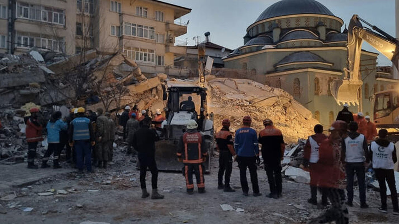 Malatya'daki 5,6'lık depremde can kaybı ikiye yükseldi