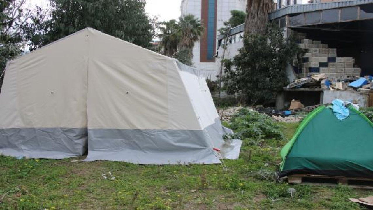 Defne ve Samandağ'a yeterli çadır gitmedi, depremzedeler seralarda kalıyor