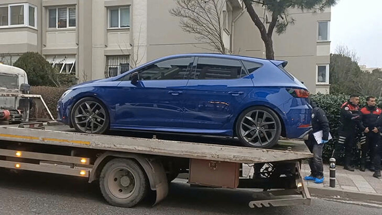 Büyükçekmece'de otomobilde battaniyeye sarılı ceset bulundu