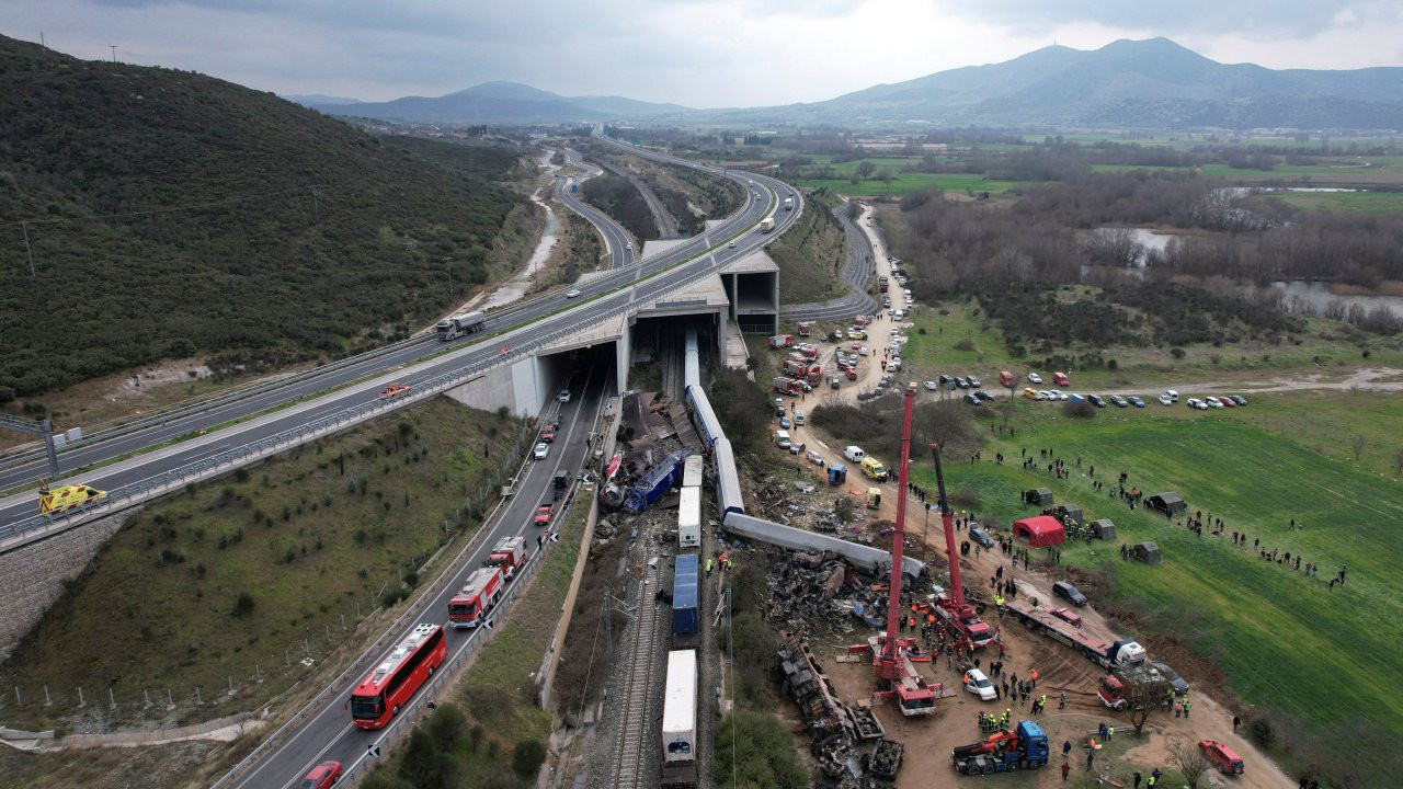 Yunanistan'da tren kazası: Ulaştırma Bakanı Karamanlis istifa etti