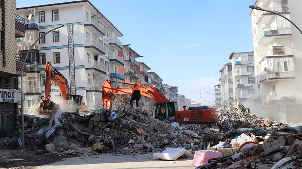 Malatya Valiliği: 89 bin 676 acil yıkılacak ve ağır hasarlı bölüm var