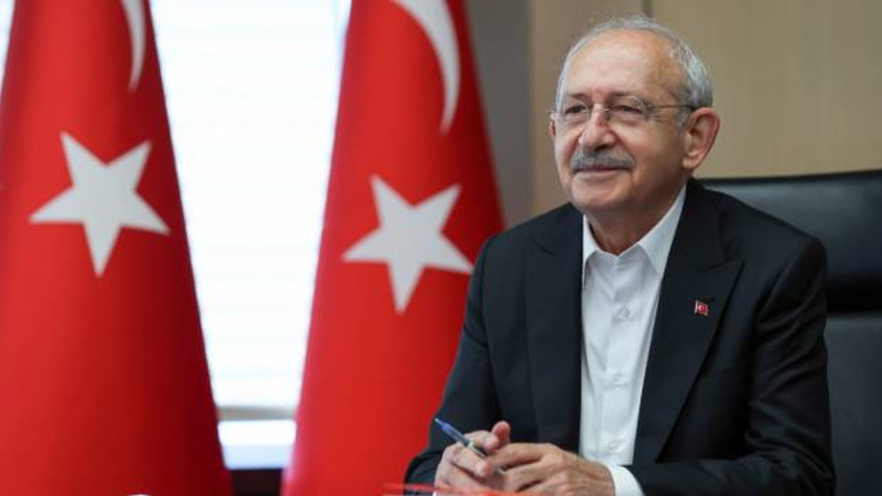 Kemal Kılıçdaroğlu'nun konuşmasını kullanılmış bir kağıdın arka yüzüne yazması gündemde