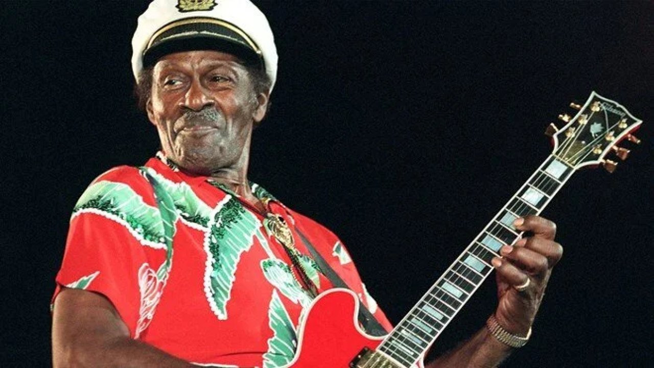 Rock yıldızı Chuck Berry'nin gitarı 25 bin dolara satıldı