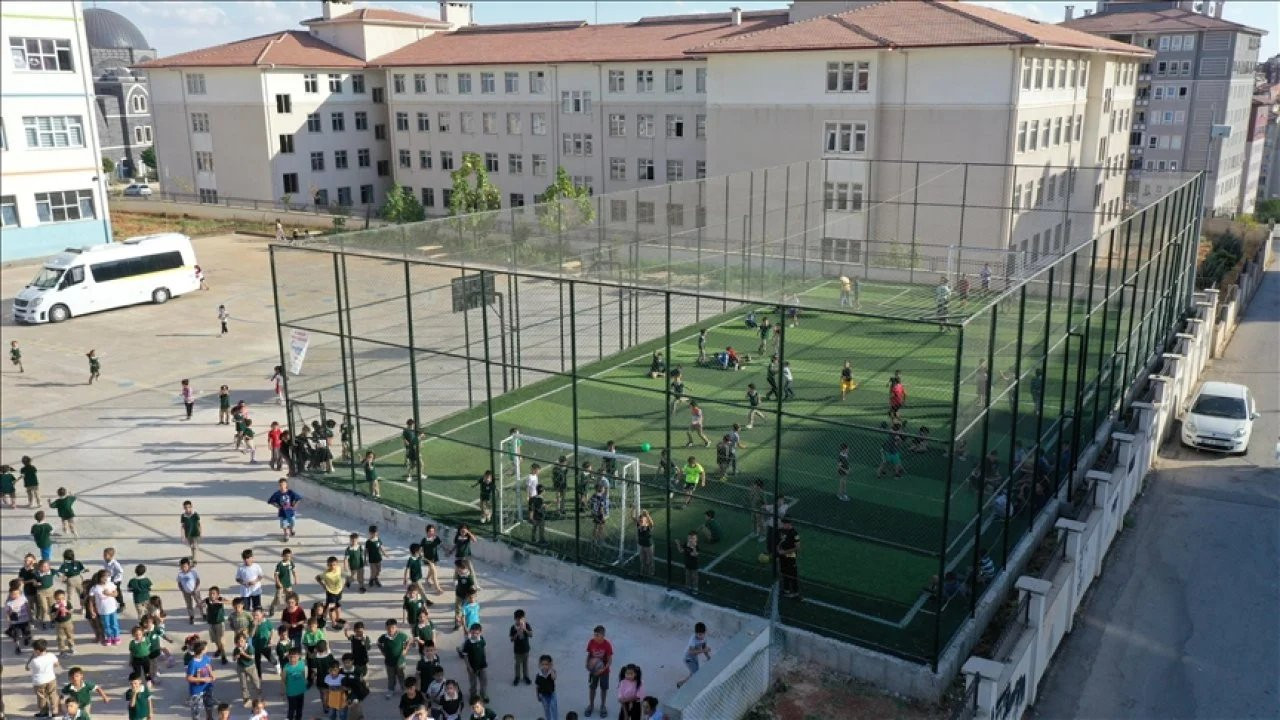 Depremden etkilenen üç ilde eğitim öğretim yeniden başladı
