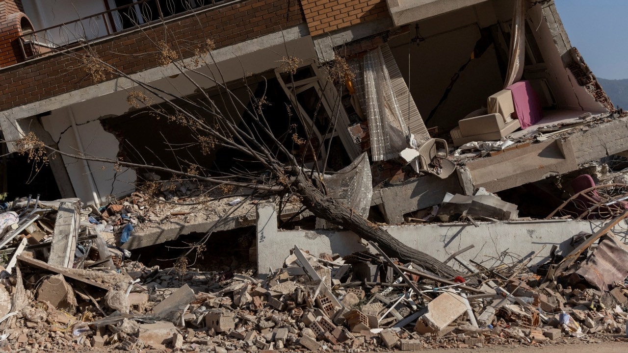 Deprem soruşturmasında tutuklu sayısı 325'e yükseldi