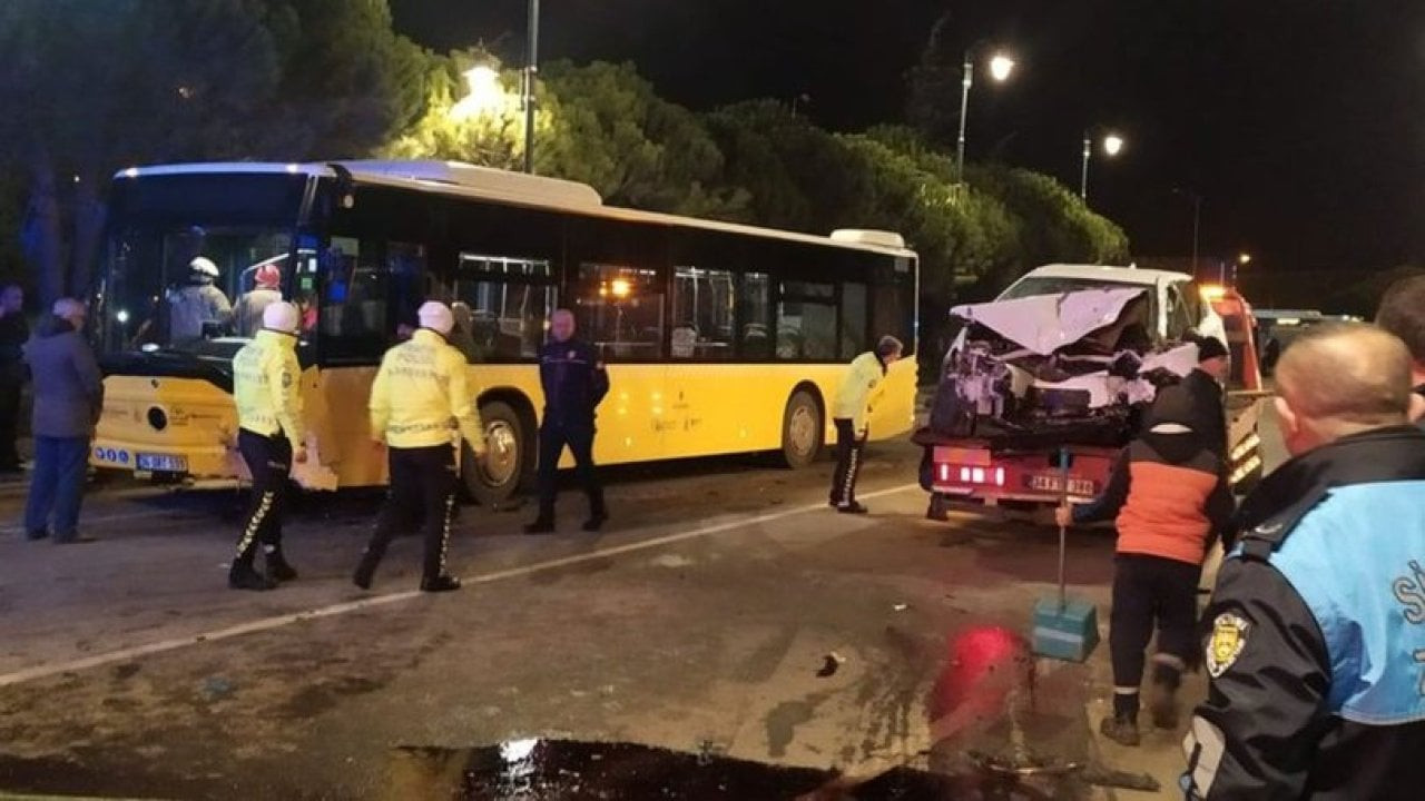 Silivri'de İETT otobüsü ile otomobil çarpıştı: Üç yaralı