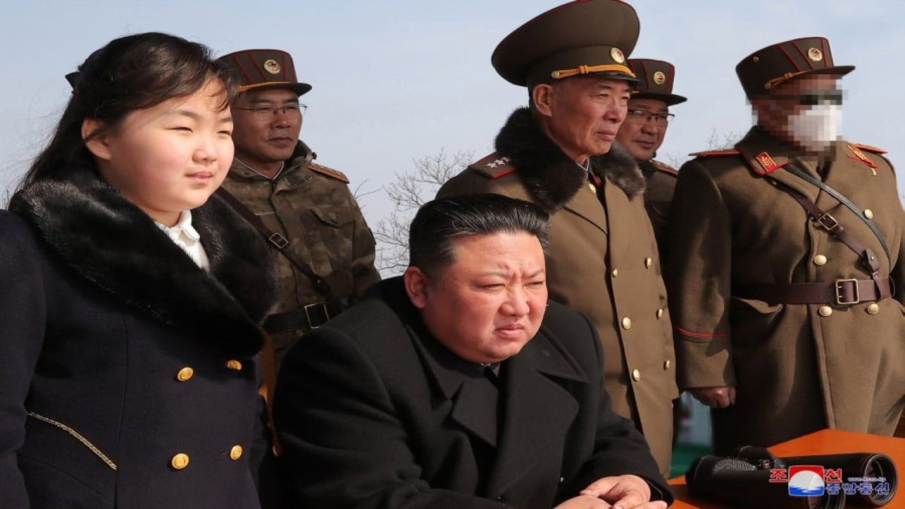 Kuzey Kore'den 'nükleer karşı saldırı tatbikatı': Kim Jong-un tatbikatı kızıyla izledi