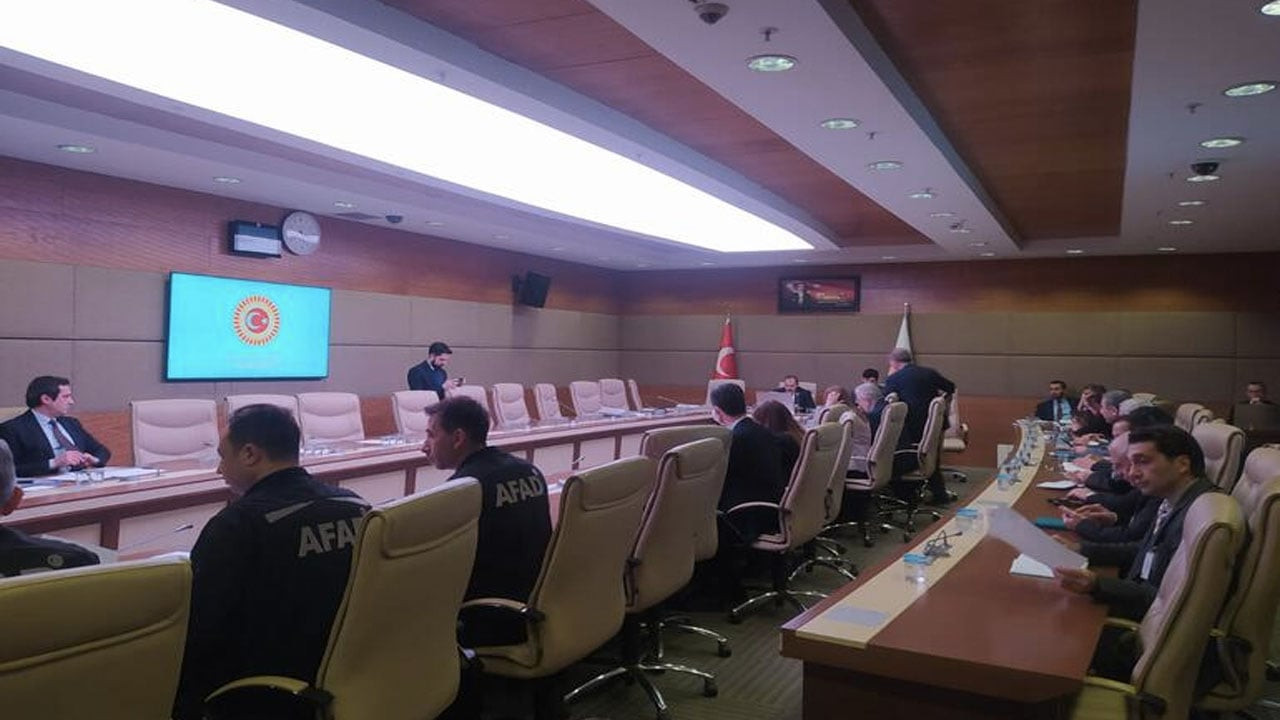 AFAD: Beş büyüklüğünden yüksek artçılar gerçekleşebilir