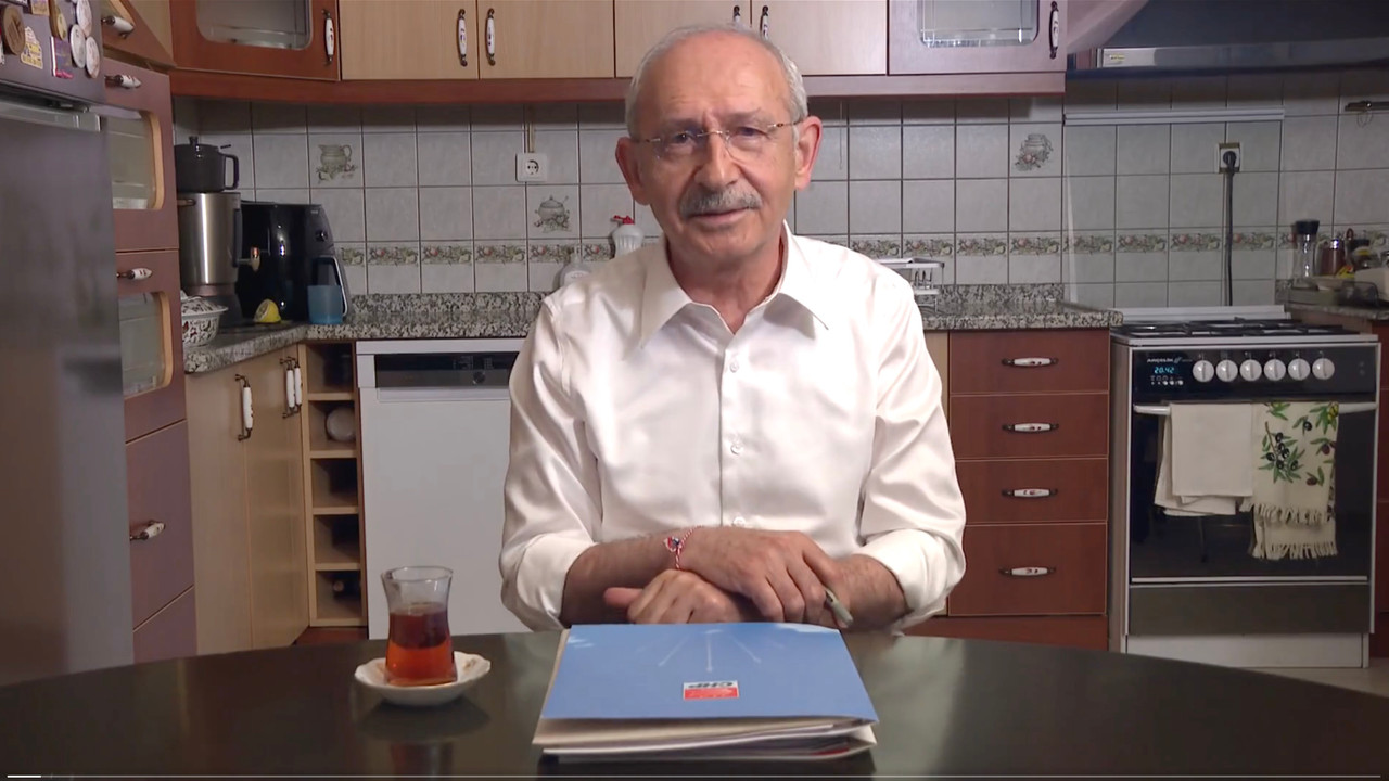 Kemal Kılıçdaroğlu kamera karşısına 'marteniçka' bileklik ile geçti