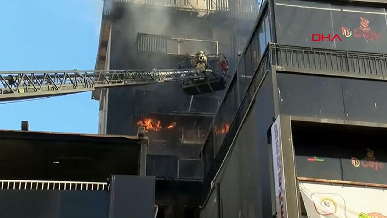 Pendik'te yedi katlı otelde yangın: İki ölü, iki yaralı