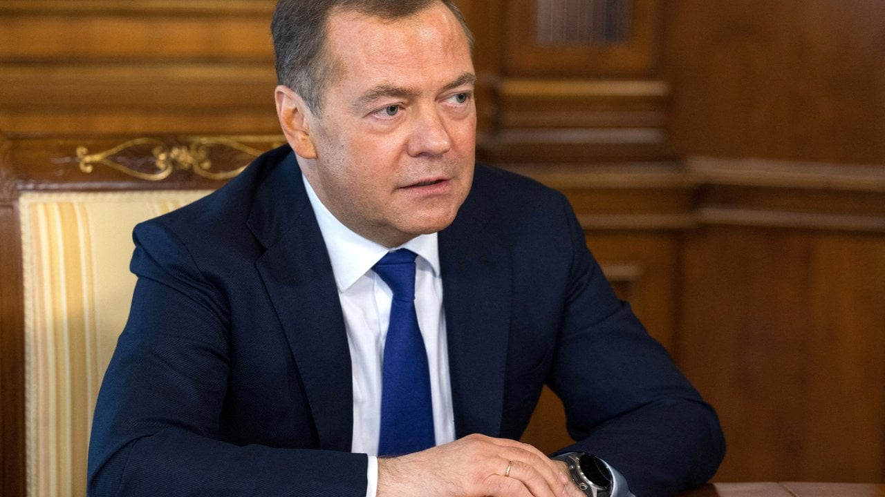 Medvedev: Putin'i tutuklama girişimini savaş ilanı sayarız