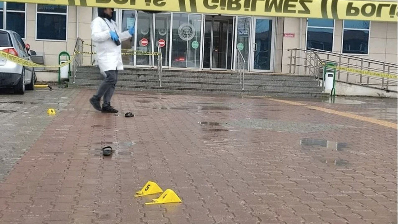 Sakarya’da bir kadın evli olduğu erkek tarafından silahla vuruldu