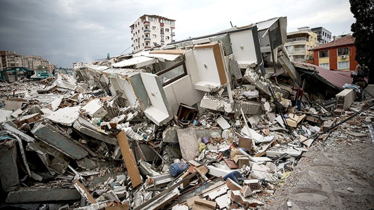 Deprem sonrası ihaleler 'tanıdık' müteahhitlere verildi