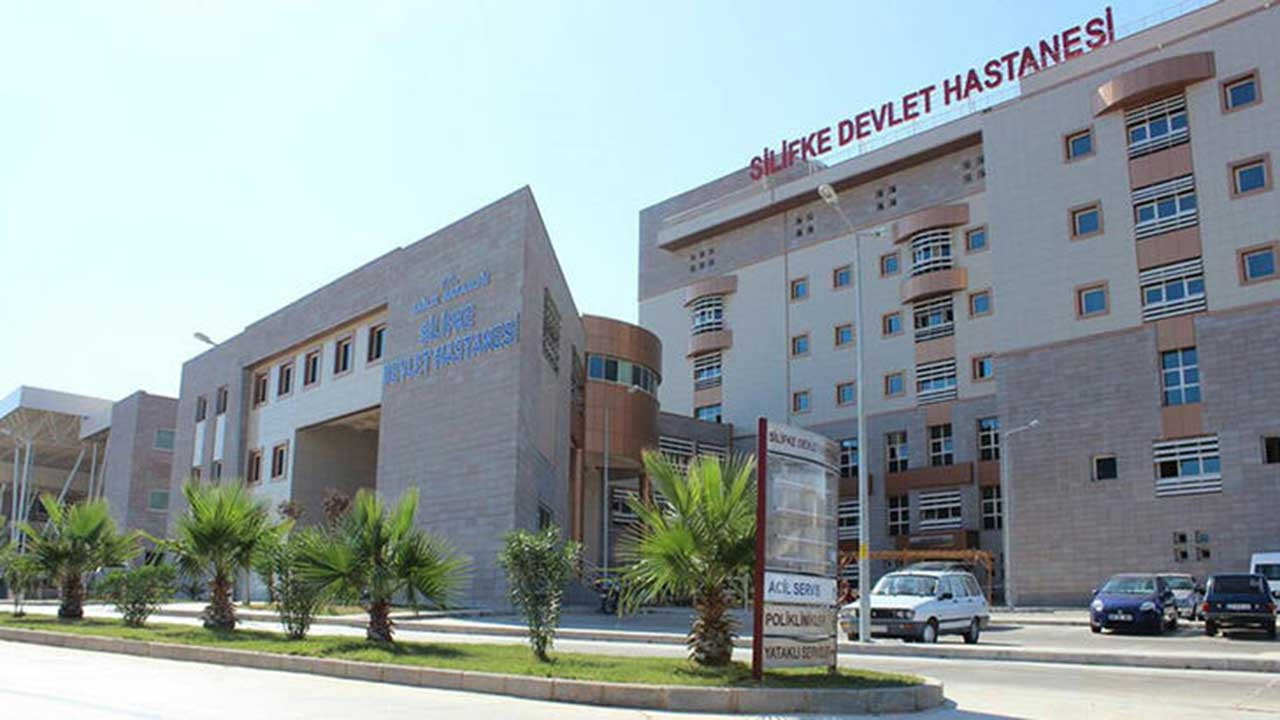 Ders sırasında okul tavanından sıva düştü: İki öğrenci yaralı