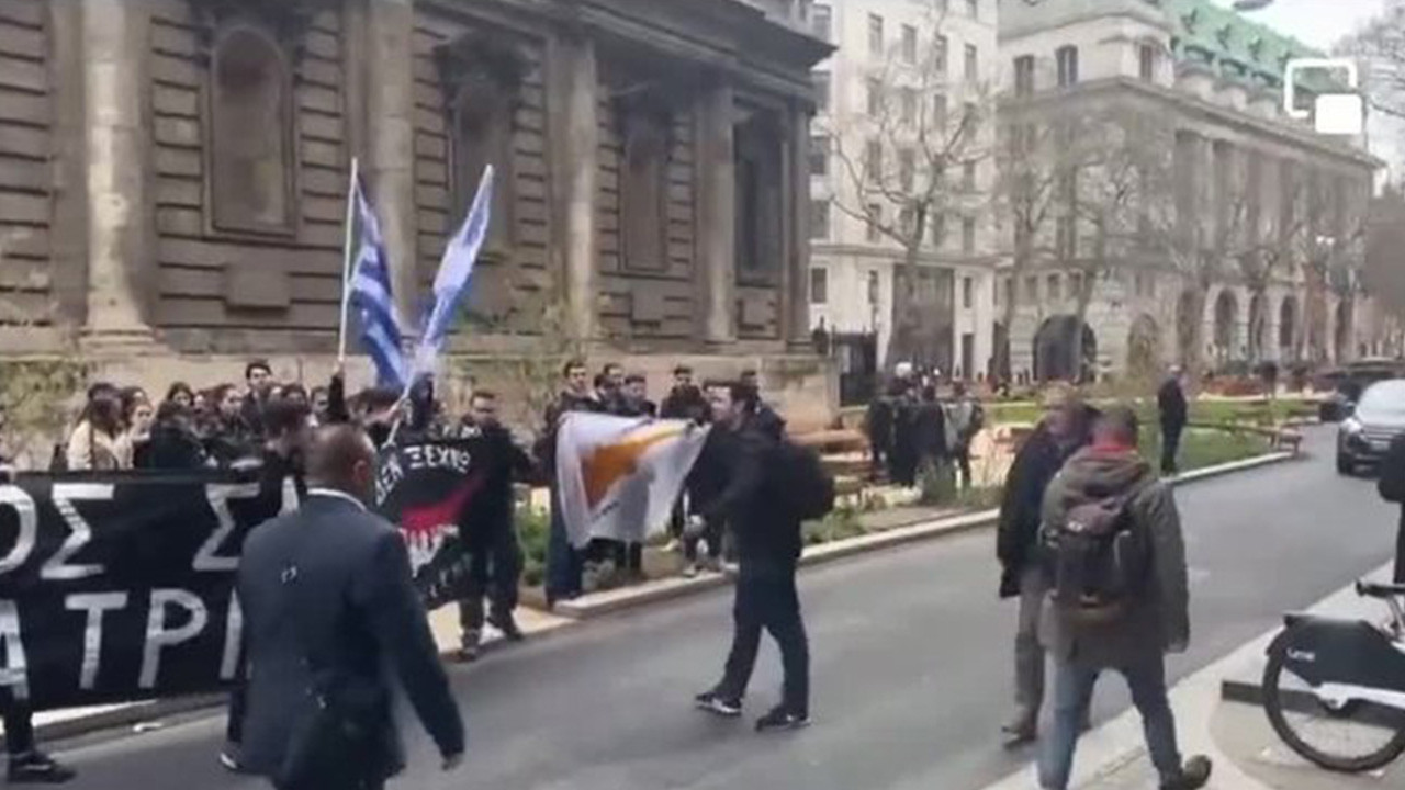 KKTC Cumhurbaşkanı Ersin Tatar Londra’da protesto edildi