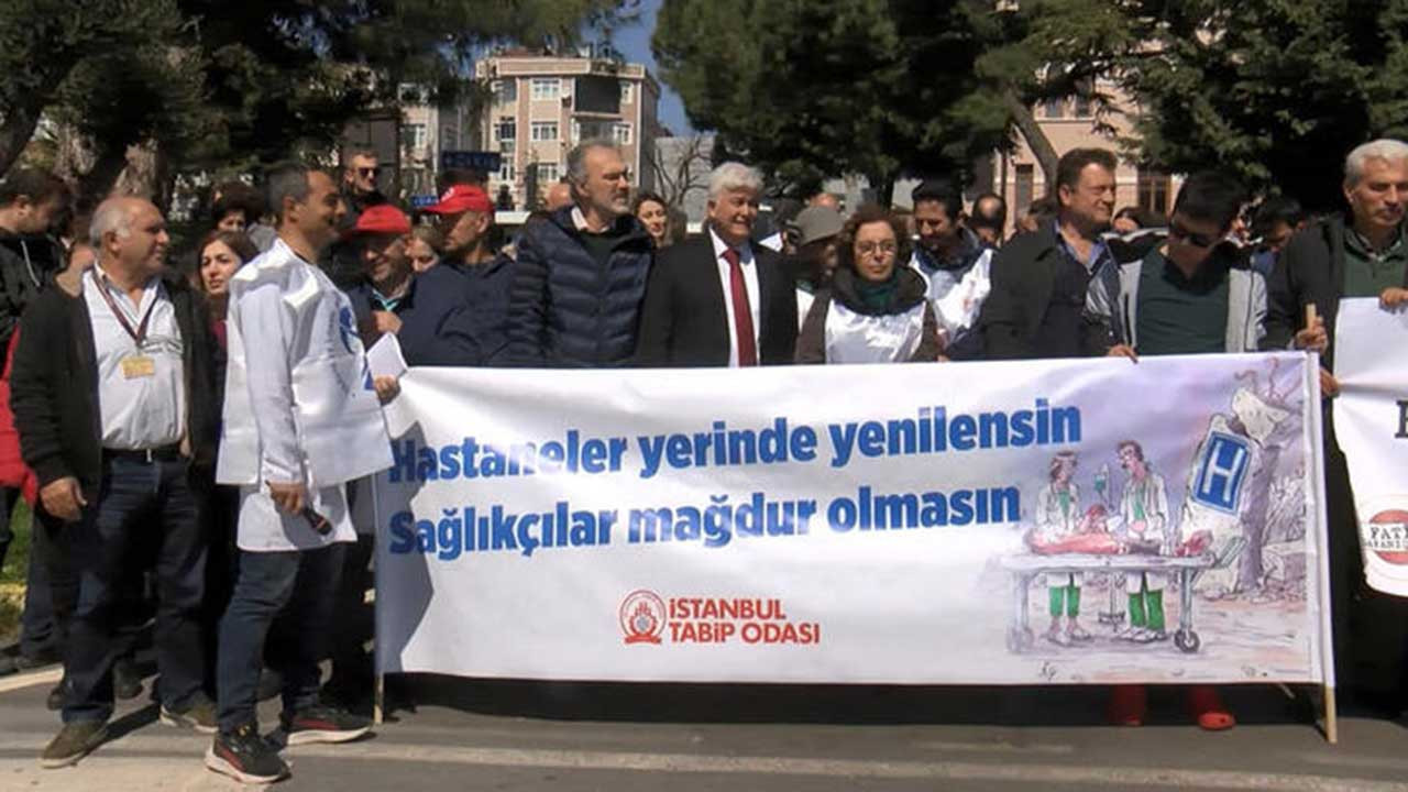 Cerrahpaşa Tıp Fakültesi önünde 'Hastaneler yerinde yenilensin' eylemi