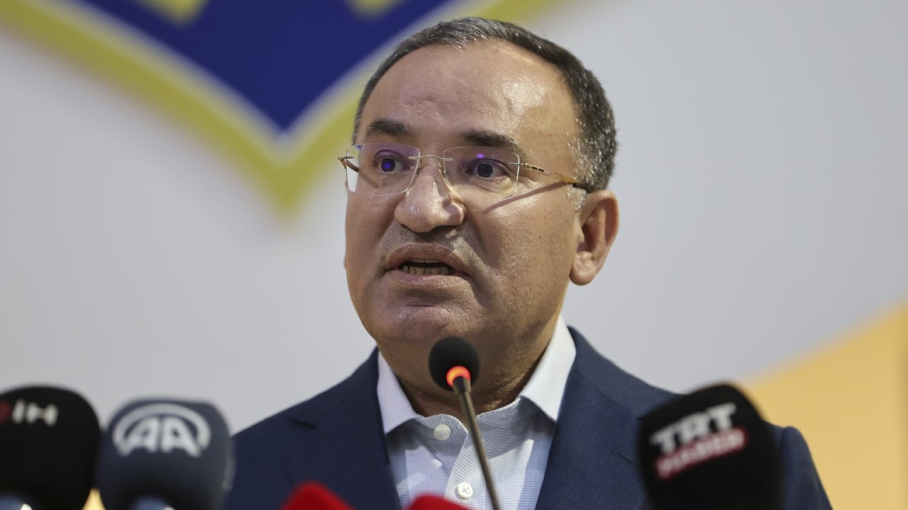 Bekir Bozdağ: Saldırıyı siyasi maksatla istismar etmek doğru değil