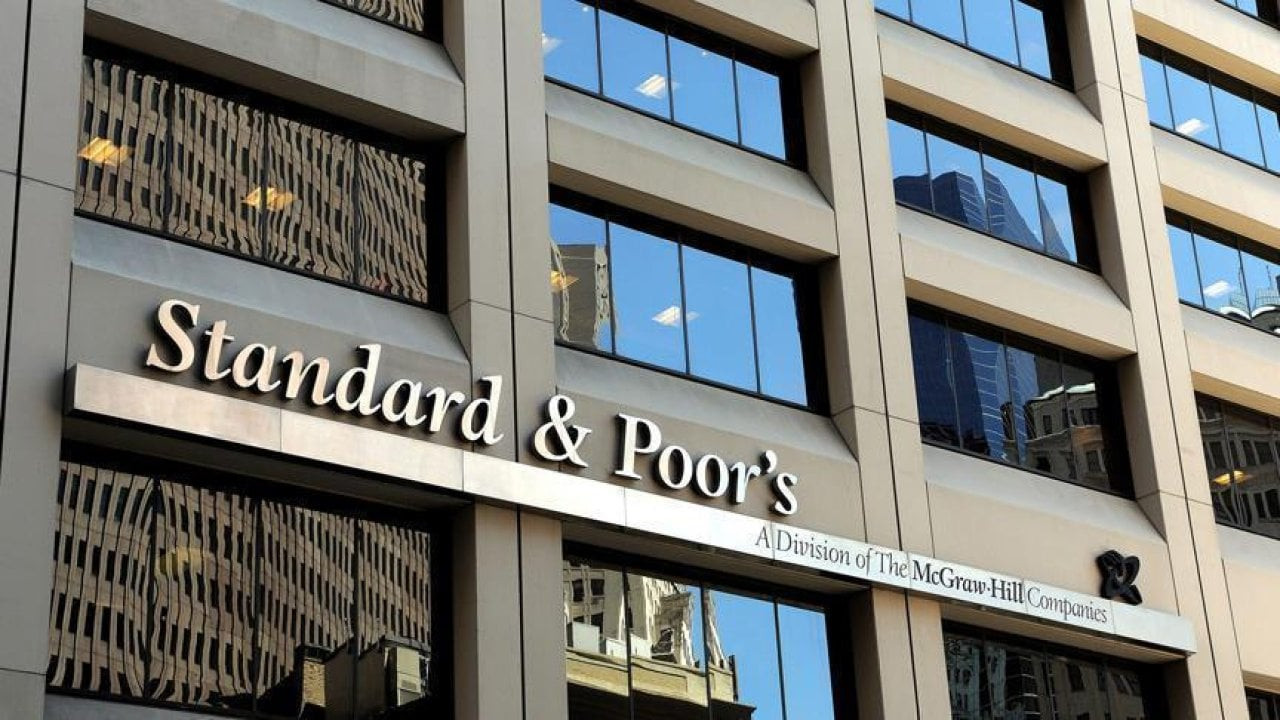 S&P Türkiye’nin kredi notunu 'durağan'dan 'negatif'e düşürdü