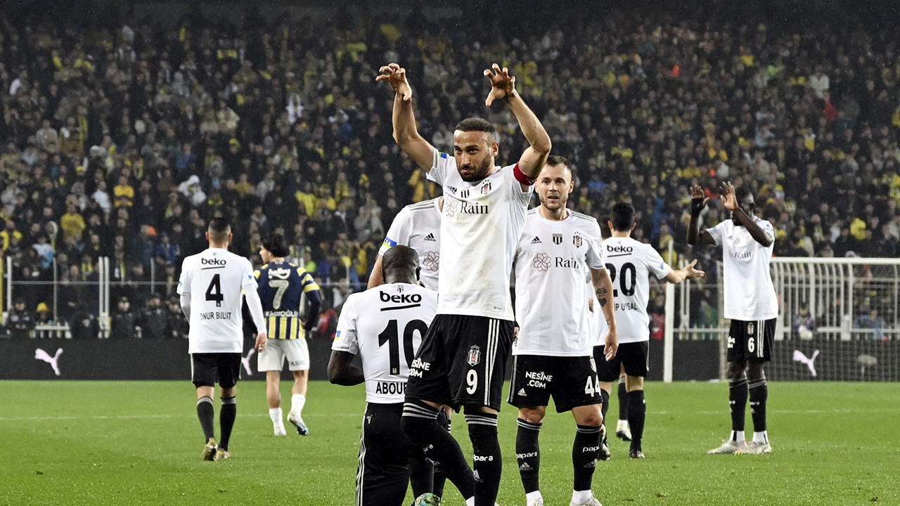 Beşiktaş, Kadıköy'de 10 kişiyle Fenerbahçe'yi devirdi