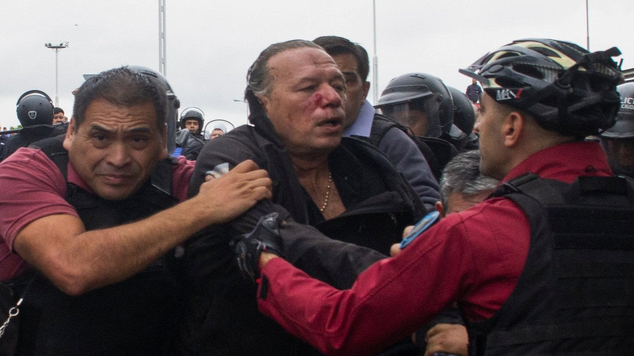 Arjantin'de otobüs şoförlerinden Güvenlik Bakanı'na meydan dayağı