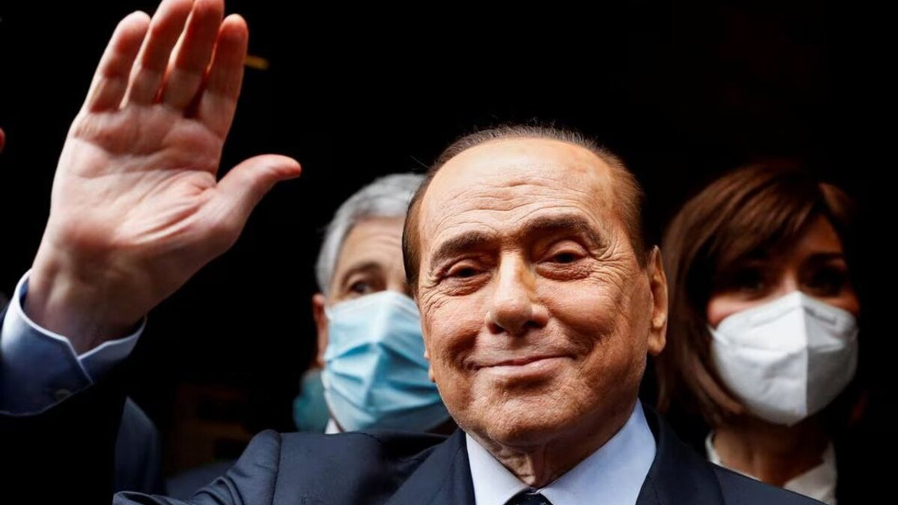 İtalya'nın eski başbakanı Berlusconi yoğun bakımda