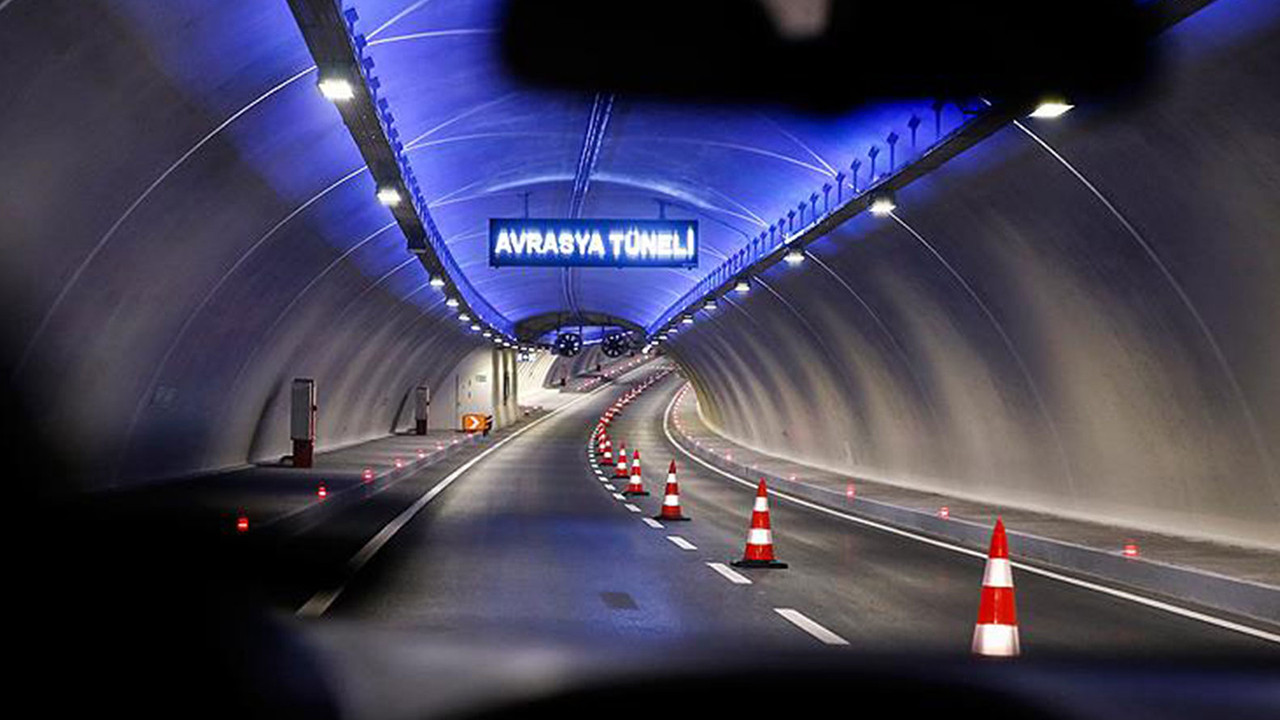 Avrasya Tüneli'nde kaza: Araç geçişine kapatıldı