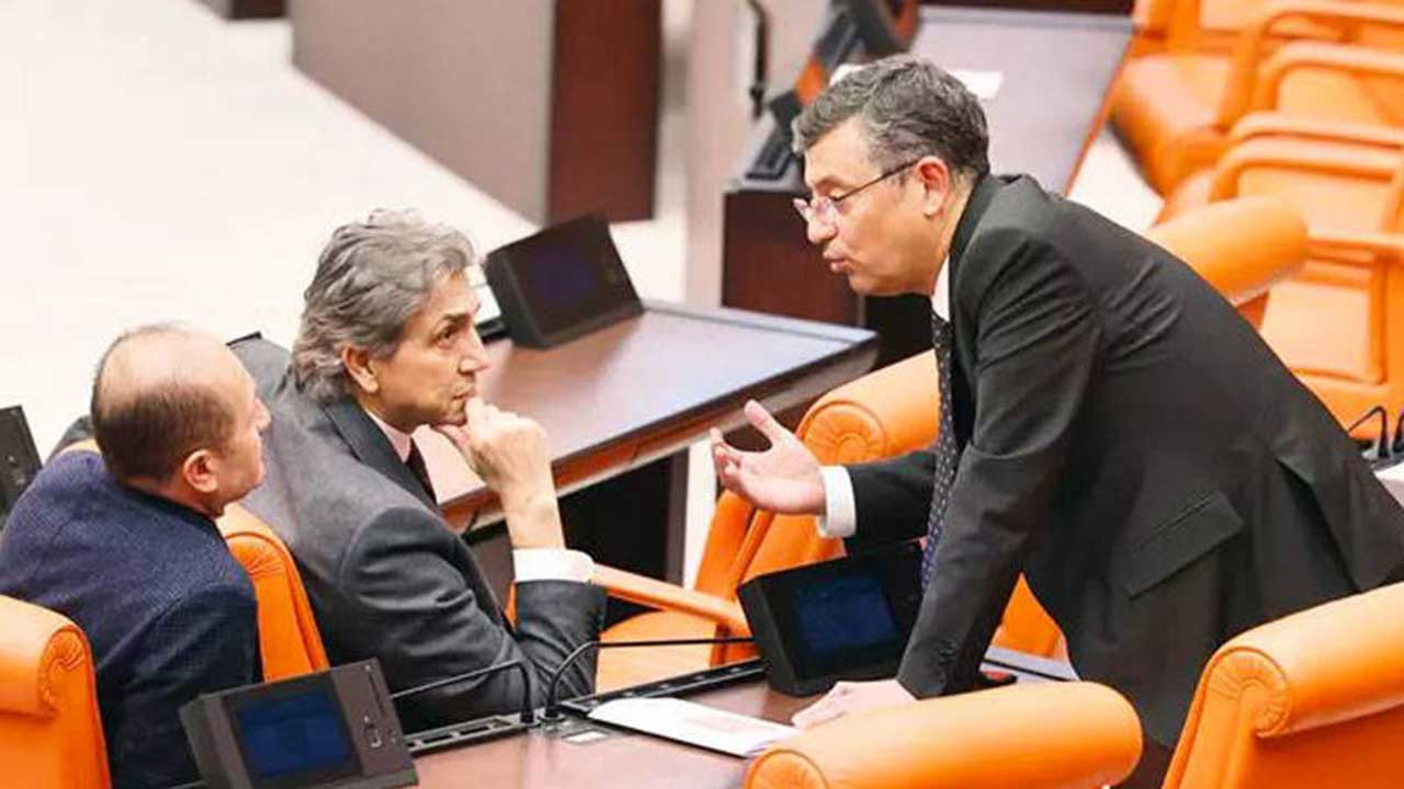 CHP’li Özgür Özel, AKP sıralarına gitti: Keşif yapayım, burada oturacağız