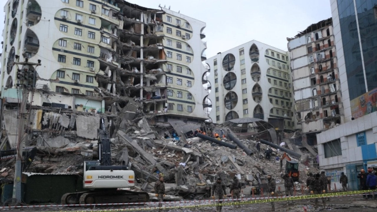 Galeria Sitesi'nin müteahhidi Ankara'da yakalandı