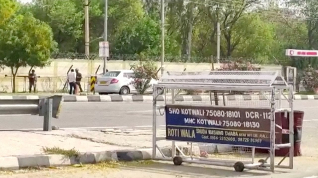 Hindistan'da askeri üs içinde saldırı: Dört asker öldü