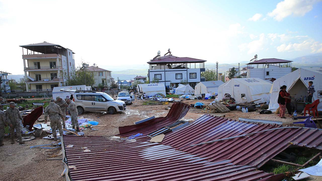 Bakan Koca açıkladı, Pazarcık'taki hortumda: 1 ölü, 50 yaralı