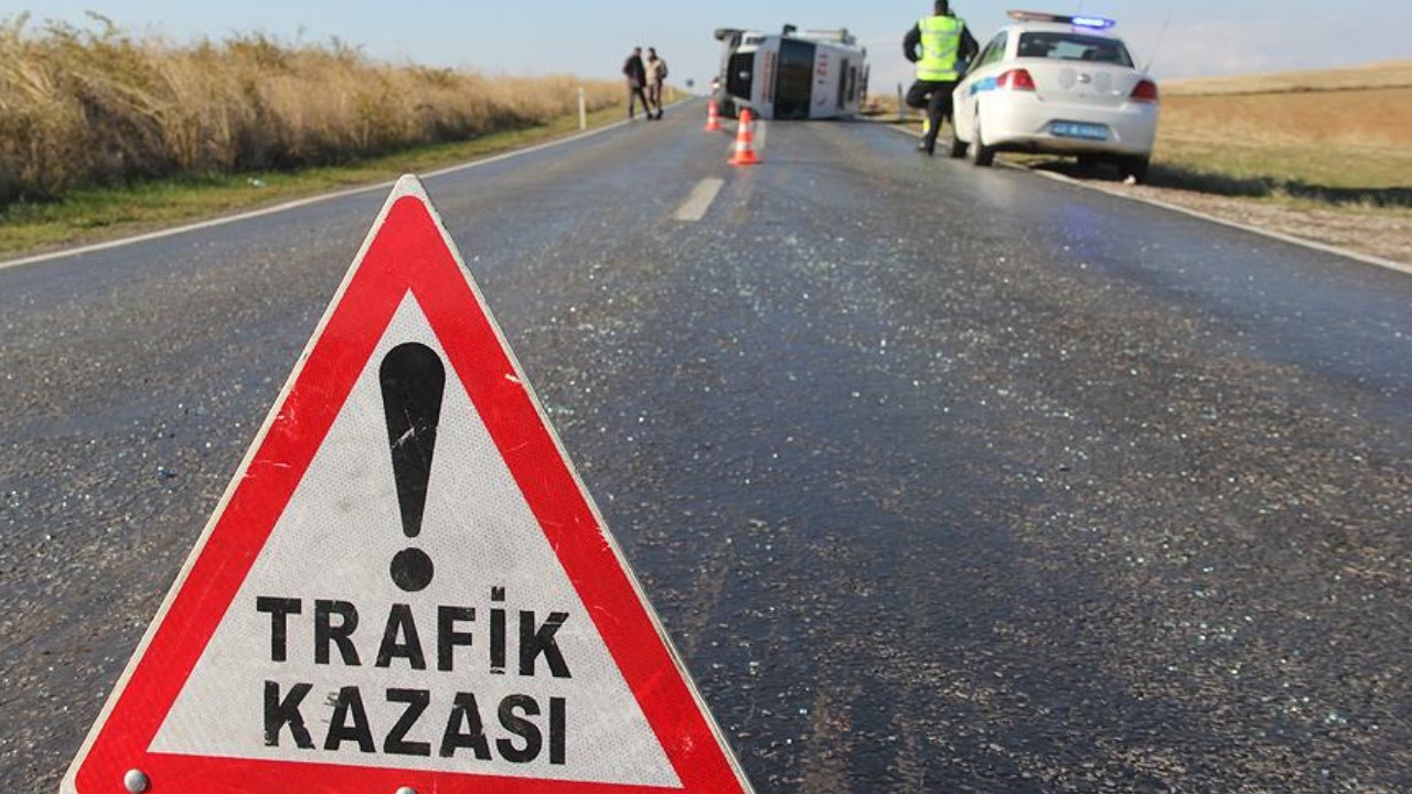 Mersin'de ambulans ile otomobil çarpıştı, yedi kişi yaralandı