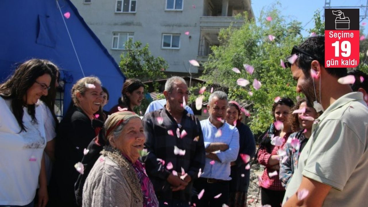 Yeşil Sol Partili adaylar Hatay'da güllerle karşılandı