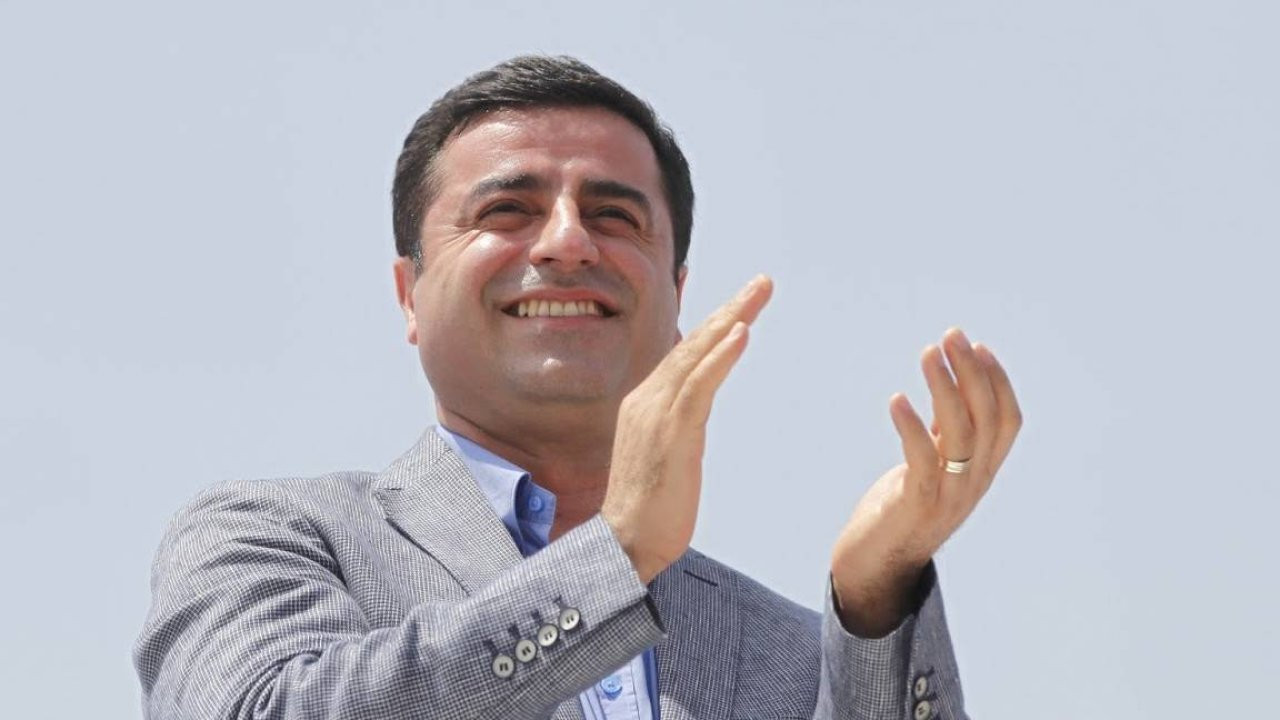 Selahattin Demirtaş'tan gençlere: Erdoğan düşerse at yoluna devam eder, bi' şey olmaz, merak etme