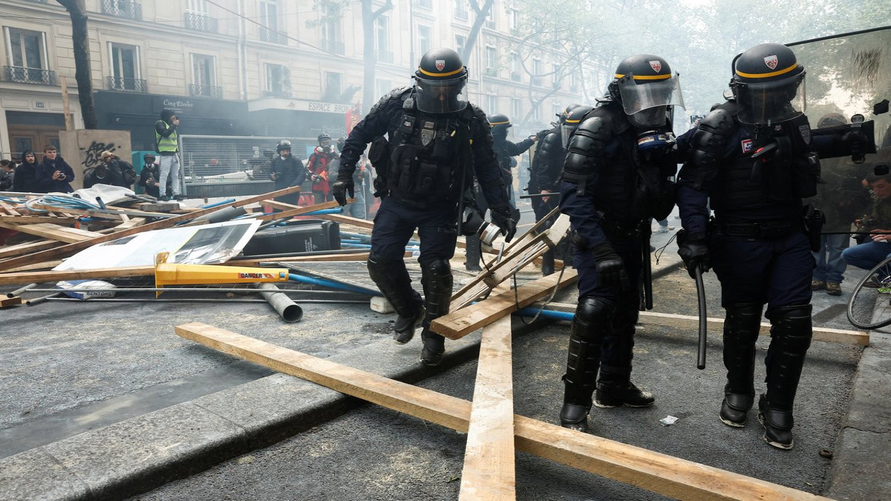 Fransa'da 1 Mayıs olaylı başladı: Paris'te en az 40 gözaltı