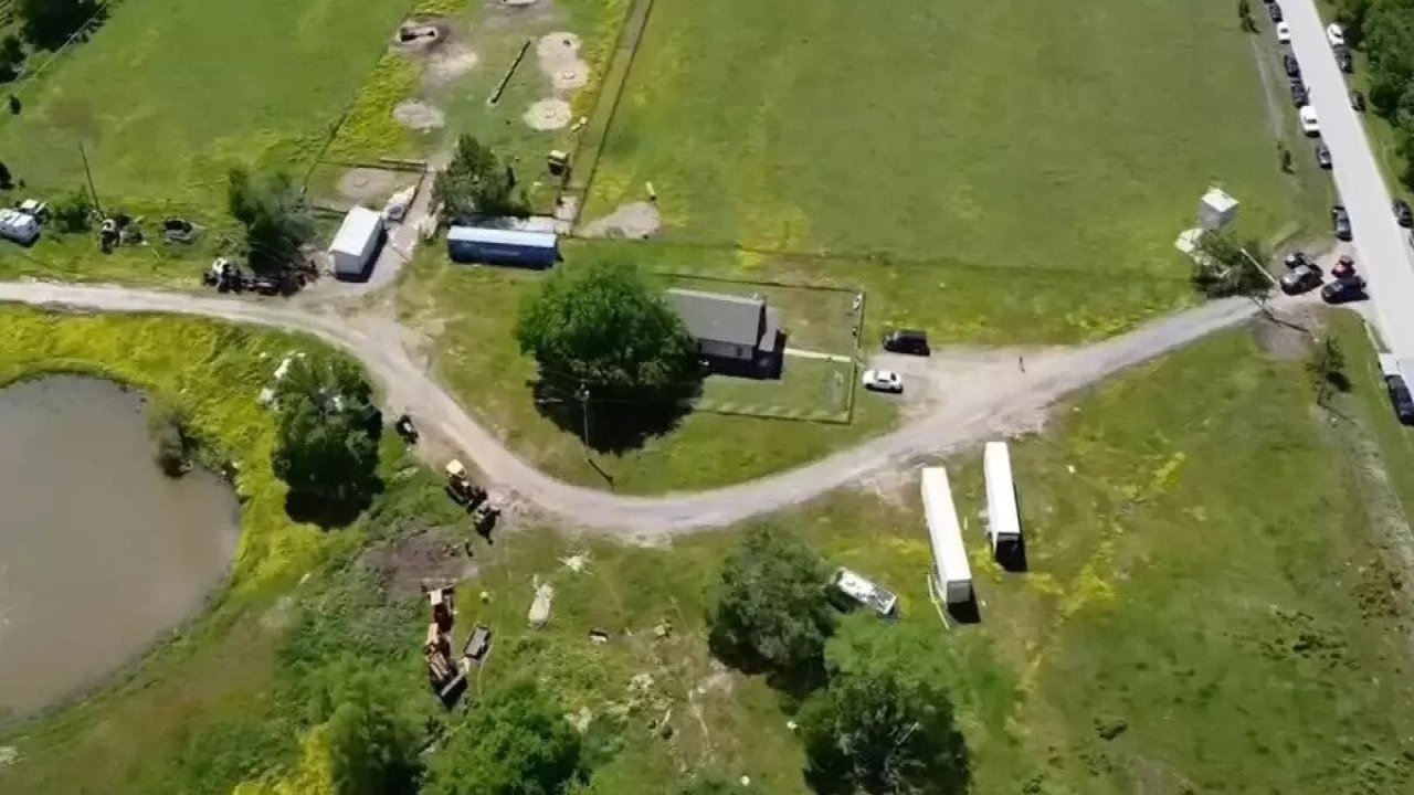 ABD'de iki kayıp genci arayan polis bir evde yedi ceset buldu