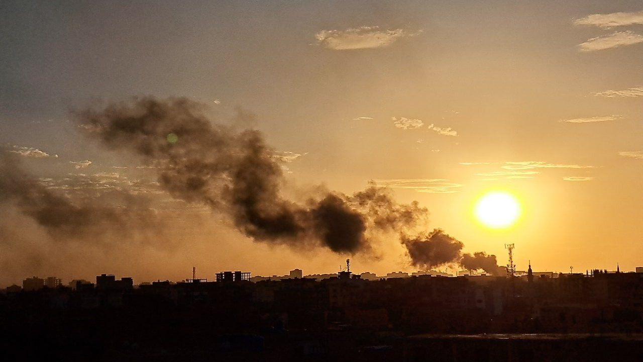 Türkiye'nin Hartum Büyükelçisi'nin aracına ateş açıldı