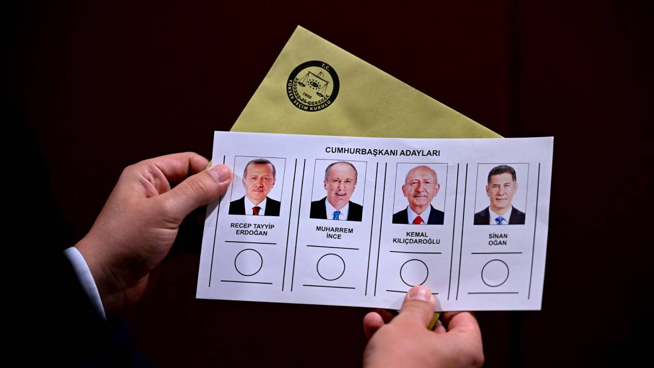 İletişim Başkanlığı'ndan pusuladaki Erdoğan fotoğrafı altında 'siyah nokta'ya açıklama: İddialar doğru değil