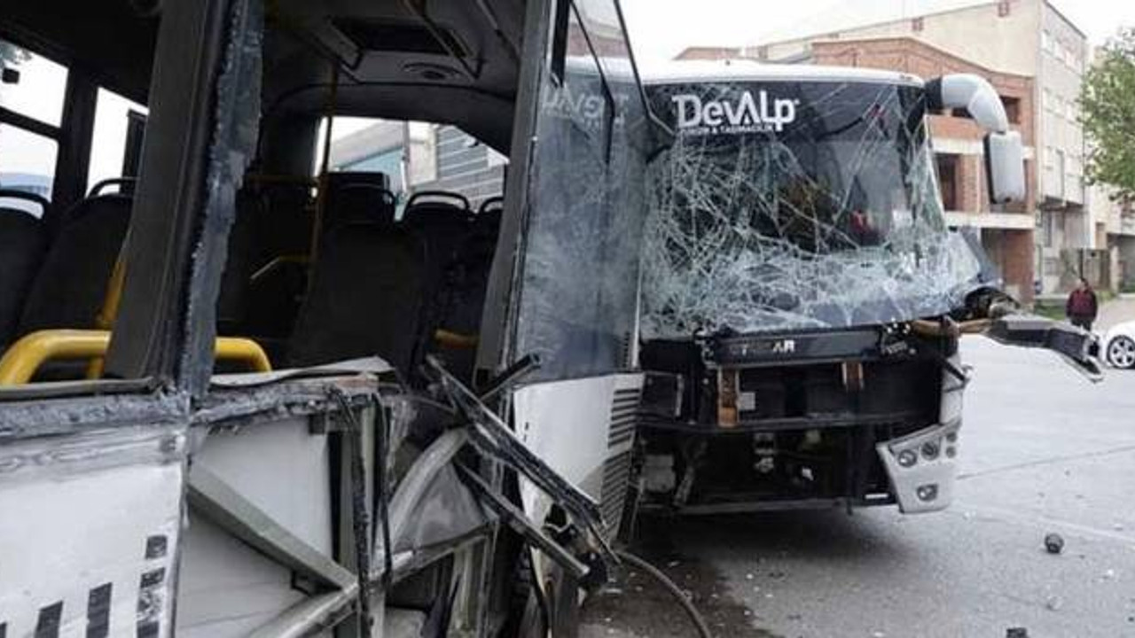 Bursa'da servis aracı ile özel halk otobüsü çarpıştı