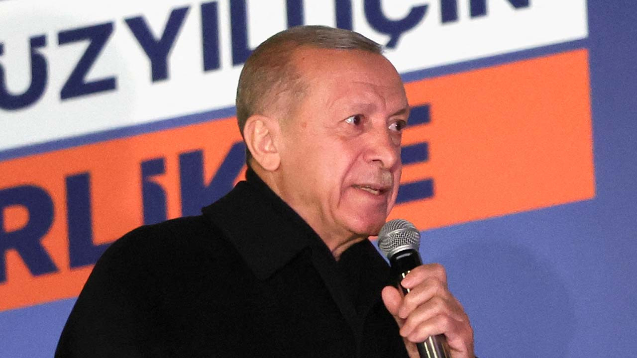 Yunanistan basınından seçim yorumu: Erdoğan yedi canlı çıktı