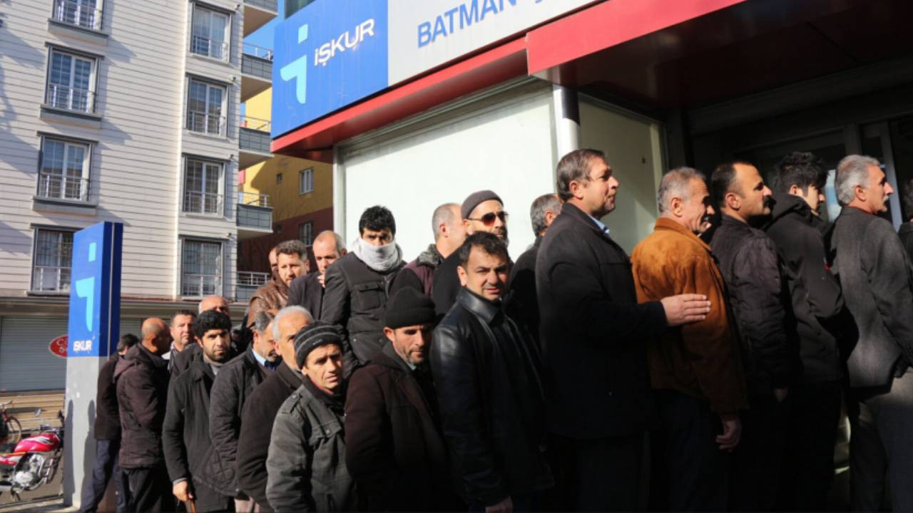 TÜİK: Yılın ilk çeyreğinde işsizlik oranı tek haneye geriledi, atıl işgücü oranı yükseldi