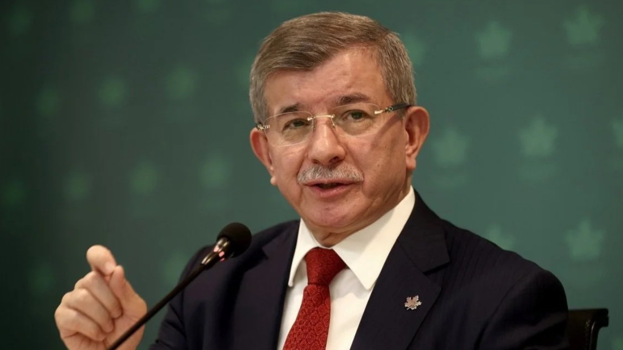 Davutoğlu'ndan depremzedeleri hedef gösterenlere tepki: Kardeşlerimizi incitmeye kimsenin hakkı yok