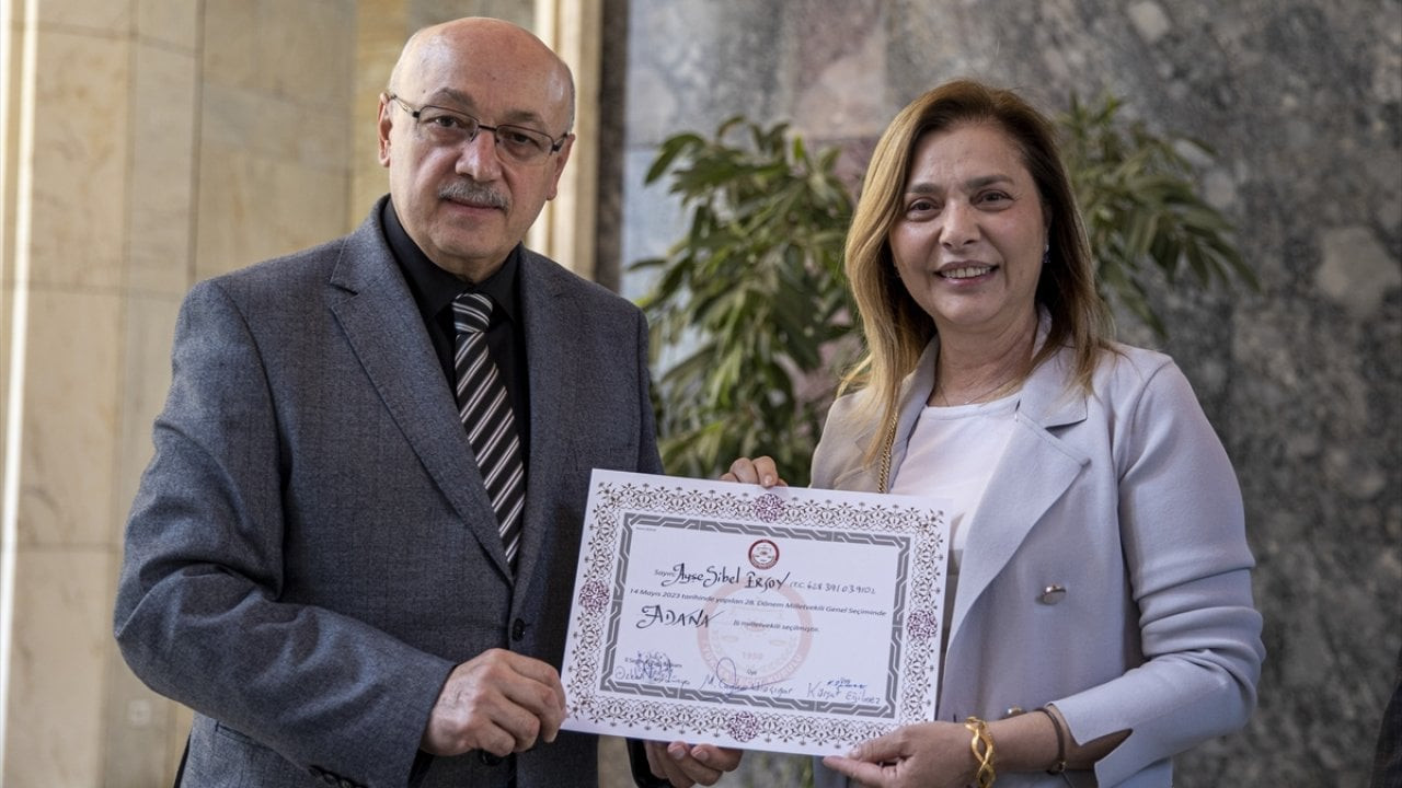 TBMM'de ilk vekil kaydını MHP'li Ersoy yaptırdı
