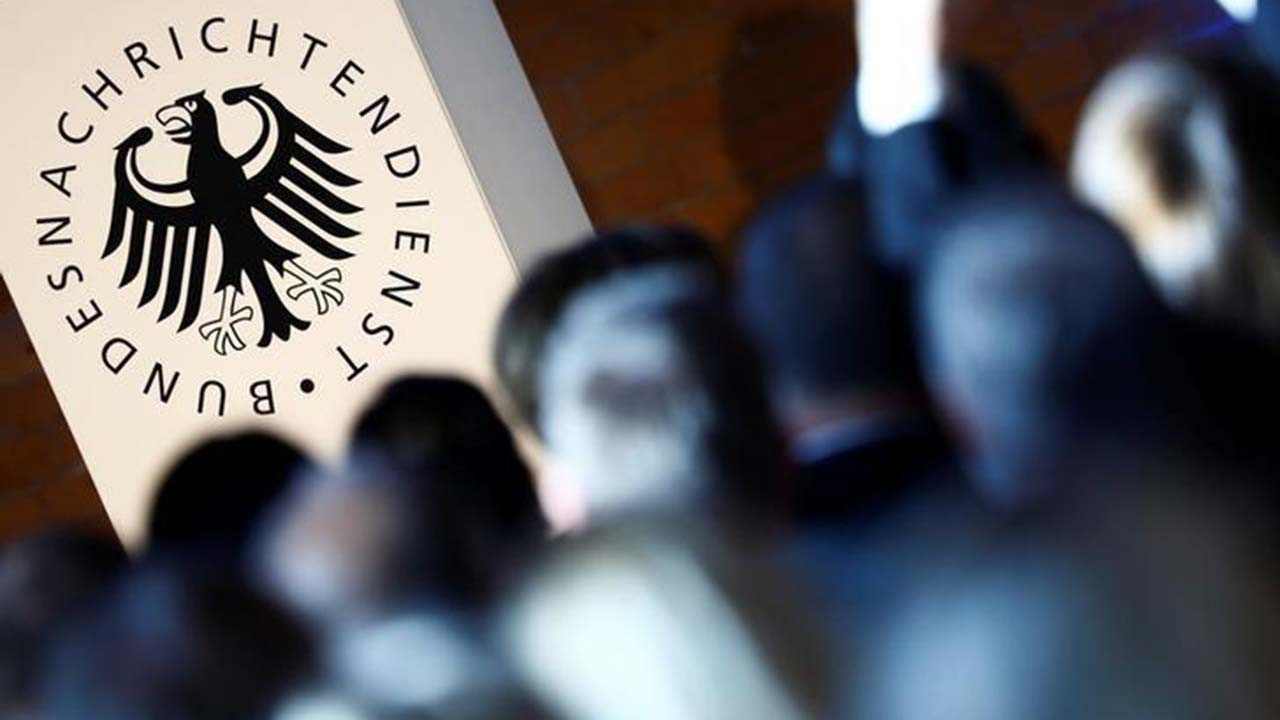 Alman istihbaratından 'ajan' ilanı: Cep telefonu kullanmayan ve ofise gelecek personel aranıyor