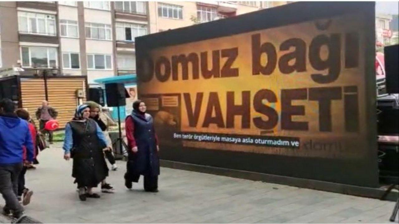 İzmit'te kent meydanına kurulan dev ekranda 'Hizbullah' izletildi